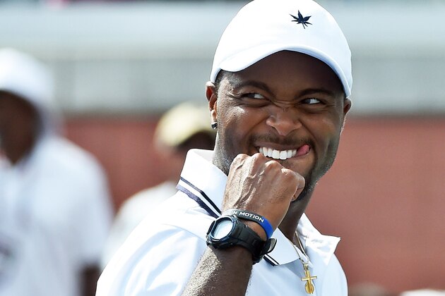 Donald Young of the US celebrates defeating Gilles Simon of France during their Men's Singles round 1 match at the US Open at USTA Billie Jean King National Tennis Center in New York on September 1, 2015. Young won 2-6, 4-6, 6-4, 6-4, 6-4. AFP PHOTO/JEWEL SAMAD        (Photo credit should read JEWEL SAMAD/AFP/Getty Images)