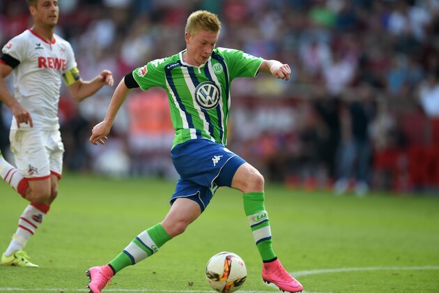 Wolfsburg's Belgian midfielder Kevin De Bruyne plays the ball during the German first division Bundesliga football match FC Koeln v VfL Wolfsburg , on August 22, 2015 in Cologne.  The match ends 1-1.  AFP PHOTO / PATRIK STOLLARZ

RESTRICTIONS: DURING MATCH TIME: DFL RULES TO LIMIT THE ONLINE USAGE TO 15 PICTURES PER MATCH AND FORBID IMAGE SEQUENCES TO SIMULATE VIDEO. 
== RESTRICTED TO EDITORIAL USE == FOR FURTHER QUERIES PLEASE CONTACT DFL DIRECTLY AT + 49 69 650050.        (Photo credit should read PATRIK STOLLARZ/AFP/Getty Images)