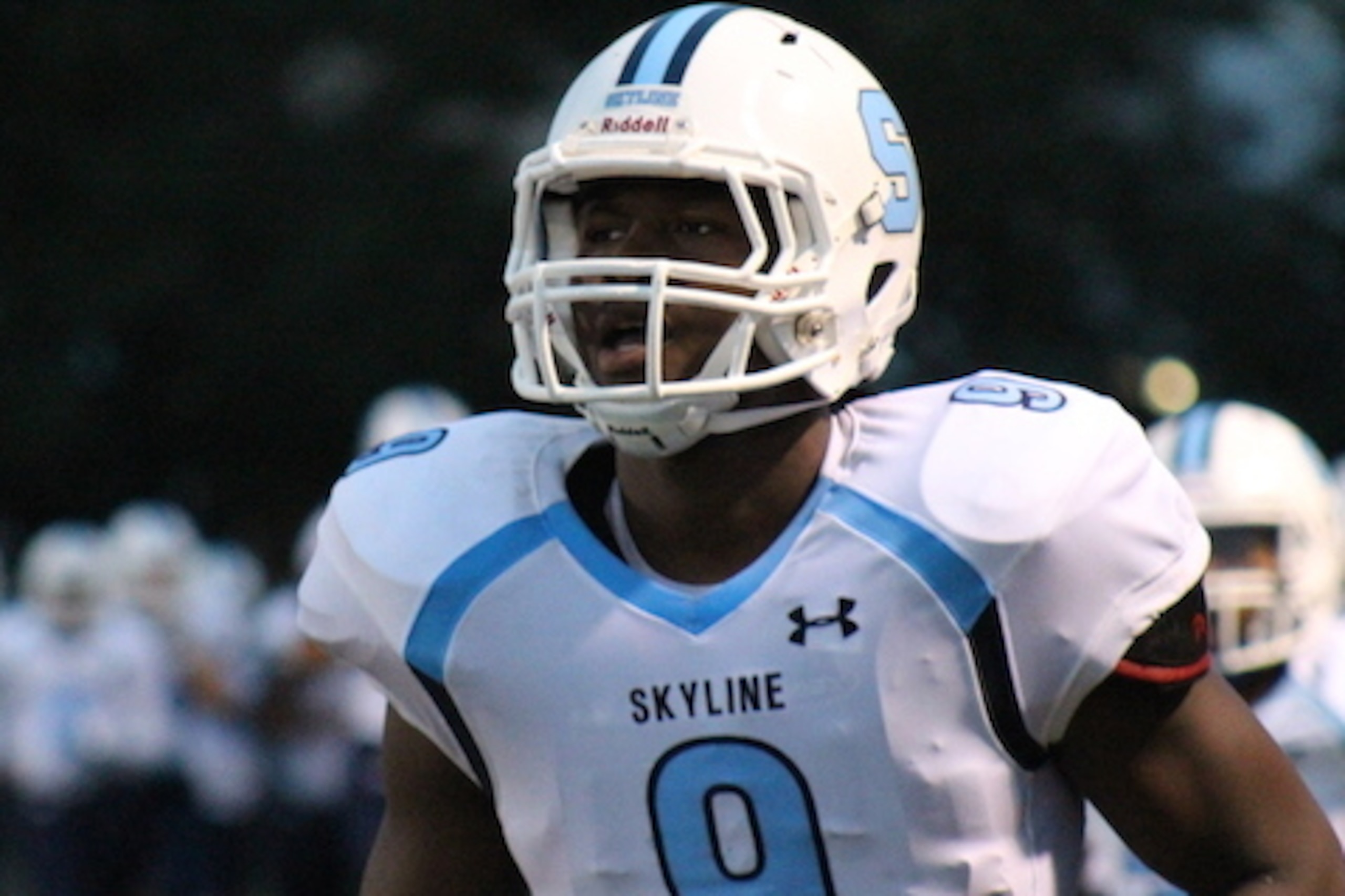 Notre Dame head coach Brian Kelly and his staff are feverishly working to flip 4-star LB and current USC commitment Daelin Hayes.
