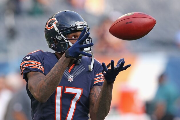 CHICAGO, IL - AUGUST 08:  Alshon Jeffery #17 of the Chicago Bears participates in warm-ups before a preseason game against the Philadelphia Eagles at Soldier Field on August 8, 2014 in Chicago, Illinois. The Bears defeated the Eagles 34-28.  (Photo by Jonathan Daniel/Getty Images)