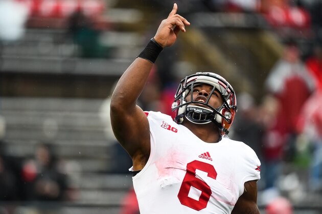 PISCATAWAY, NJ - NOVEMBER 01: Corey Clement #6 of the Wisconsin Badgers celebrates a touchdown in the fourth quarter during a game against the Rutgers Scarlet Knights at High Point Solutions Stadium on November 1, 2014 in Piscataway, New Jersey.  (Photo by Alex Goodlett/Getty Images)