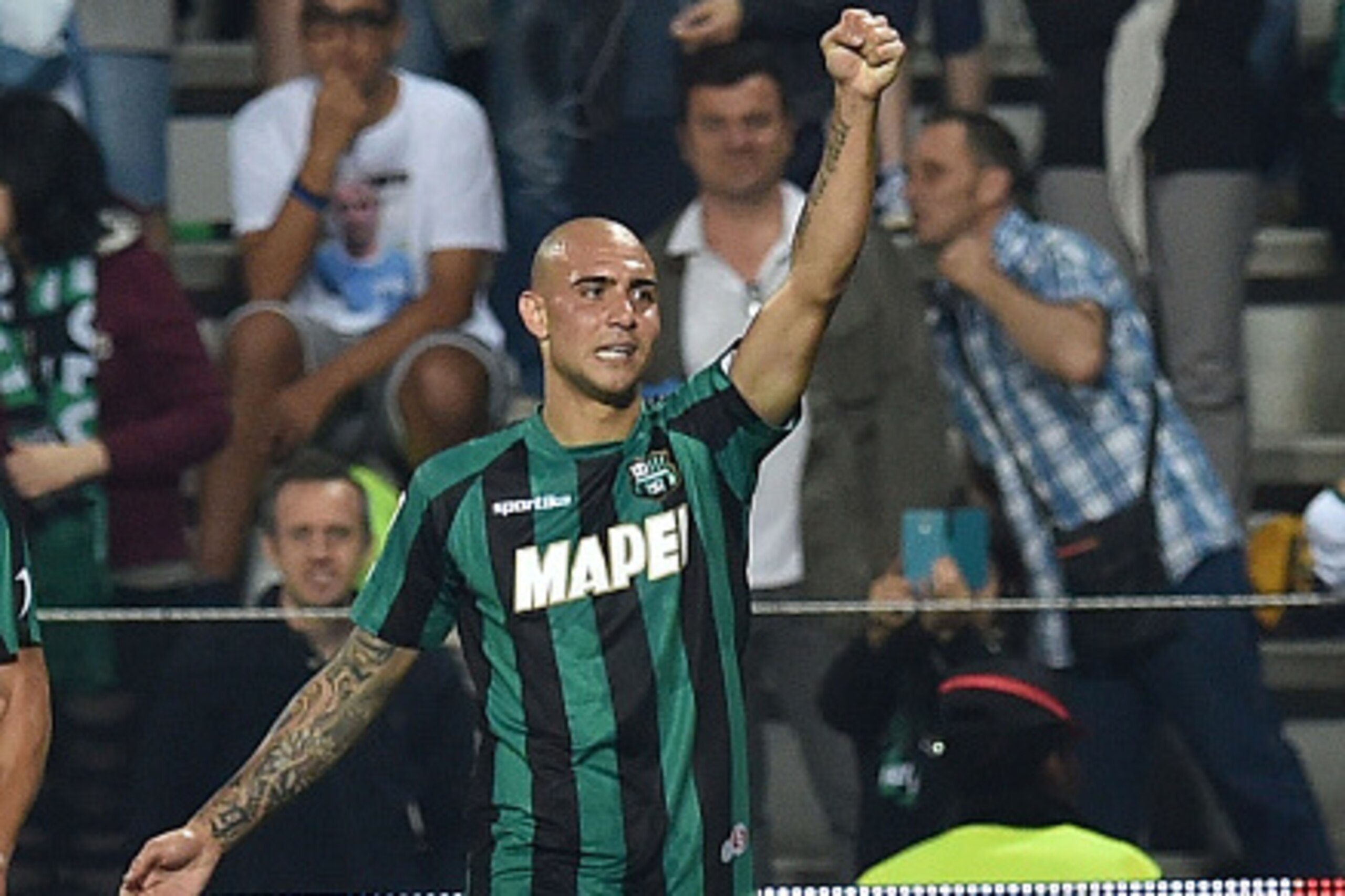 REGGIO NELL'EMILIA, ITALY - MAY 31:  Simone Zaza  of Sassuolo celebrates after scoring the goal 3-0 during the Serie A match between US Sassuolo Calcio and Genoa CFC at Mapei Stadium on May 31, 2015 in Reggio nell'Emilia, Italy.  (Photo by Giuseppe Bellini/Getty Images)