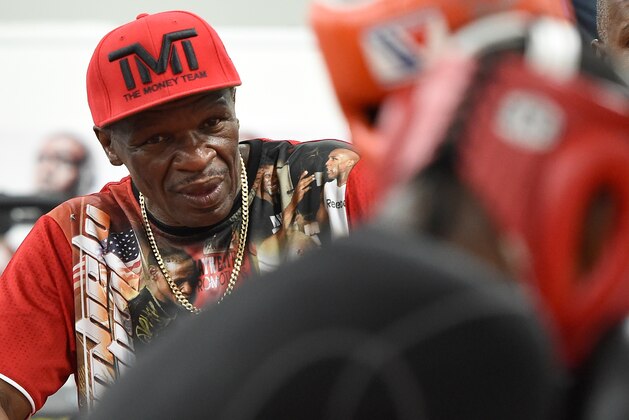 LAS VEGAS, NV - AUGUST 26:  Trainer Floyd Mayweather Sr. watches his son Floyd Mayweather Jr. during a media workout at the Mayweather Boxing Club on August 26, 2015 in Las Vegas, Nevada. Mayweather Jr. will defend his WBC/WBA welterweight titles against Andre Berto on September 12 at MGM Grand in Las Vegas.  (Photo by Ethan Miller/Getty Images)
