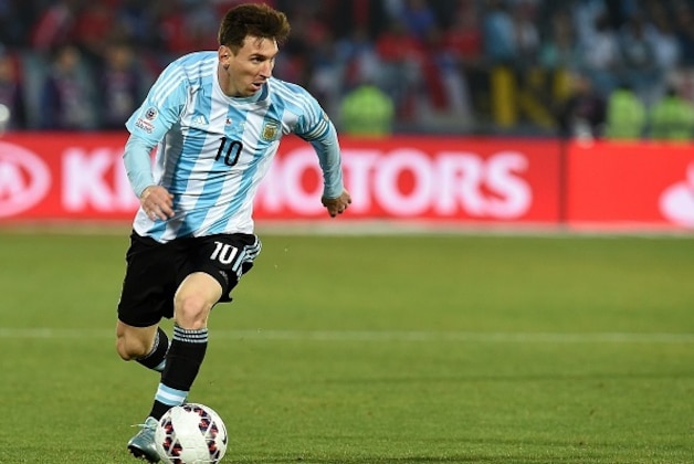 Argentina's forward Lionel Messi controls the ball during the 2015 Copa America final football match against Chile, in Santiago, Chile, on July 4, 2015. AFP PHOTO / PABLO PORCIUNCULA        (Photo credit should read PABLO PORCIUNCULA/AFP/Getty Images)