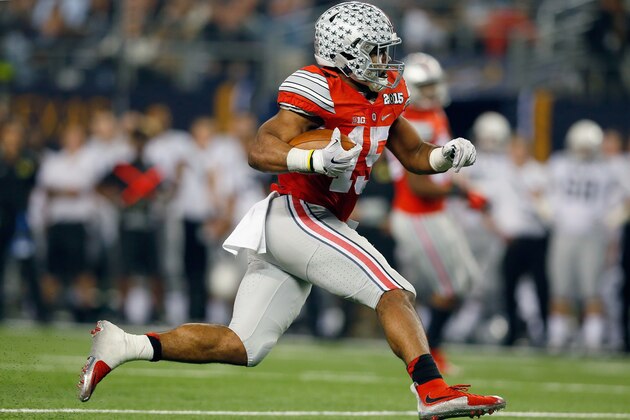 ARLINGTON, TX - JANUARY 12:  Running back Ezekiel Elliott #15 of the Ohio State Buckeyes runs the ball in the first quarter against the Oregon Ducks during the College Football Playoff National Championship Game at AT&T Stadium on January 12, 2015 in Arlington, Texas.  (Photo by Tom Pennington/Getty Images)