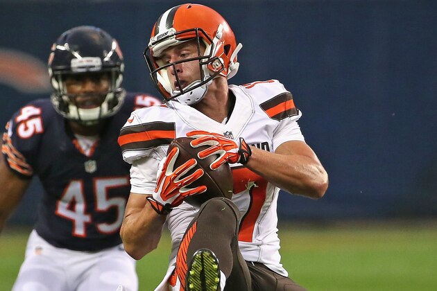 CHICAGO, IL - SEPTEMBER 03: Josh Lenz #17 of the Cleveland Browns catches a pass in front of Brock Vereen #45 of the Chicago Bears during a preseason game at Soldier Field on September 3, 2015 in Chicago, Illinois. (Photo by Jonathan Daniel/Getty Images) CHICAGO, IL - SEPTEMBER 03: Josh Lenz #17 of the Cleveland Browns catches a pass in front of Brock Vereen #45 of the Chicago Bears during a preseason game at Soldier Field on September 3, 2015 in Chicago, Illinois. (Photo by Jonathan Daniel/Getty Images)