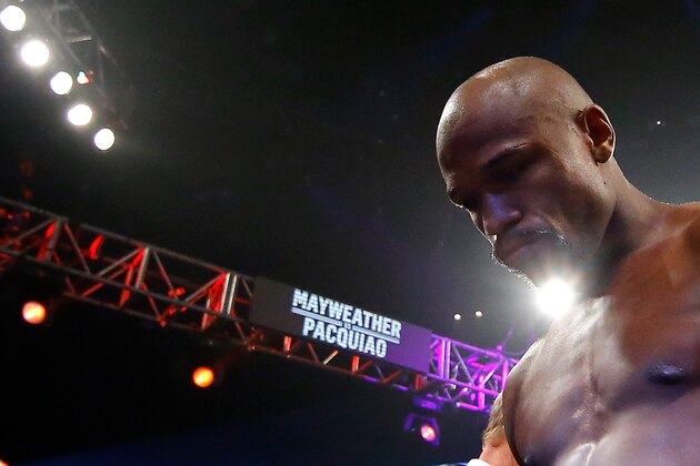 LAS VEGAS, NV - MAY 02:  Floyd Mayweather Jr. in the ring before taking on Manny Pacquiao in their welterweight unification championship bout on May 2, 2015 at MGM Grand Garden Arena in Las Vegas, Nevada.  (Photo by Al Bello/Getty Images)
