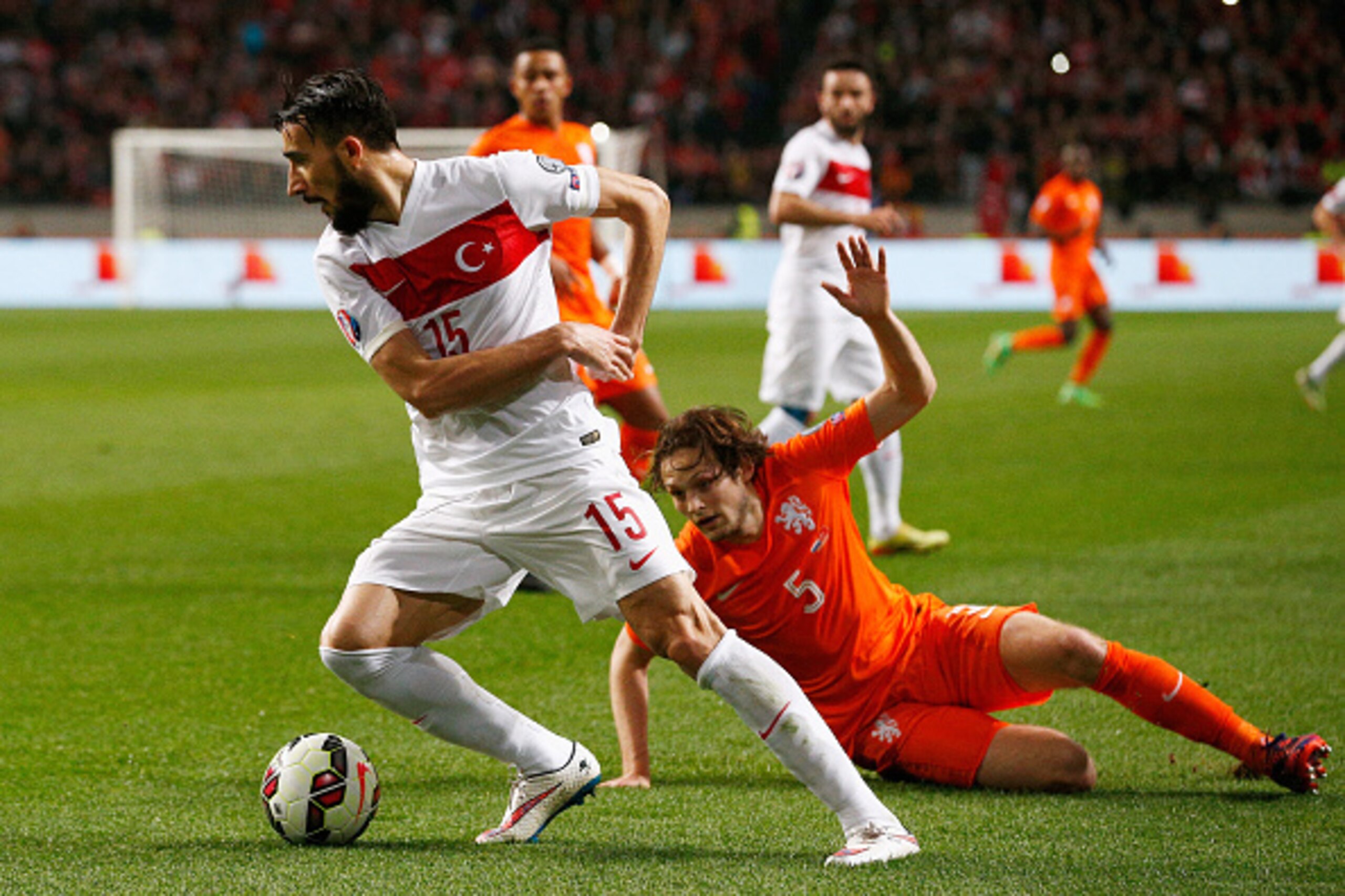 AMSTERDAM, NETHERLANDS - MARCH 28:  Daley Blind of Netherlands is beaten by Mehmet Topal of Turkey during the UEFA EURO 2016 qualifier match bewteen the Netherlands and Turkey held at Amsterdam Arena on March 28, 2015 in Amsterdam, Netherlands.  (Photo by Dean Mouhtaropoulos/Getty Images)