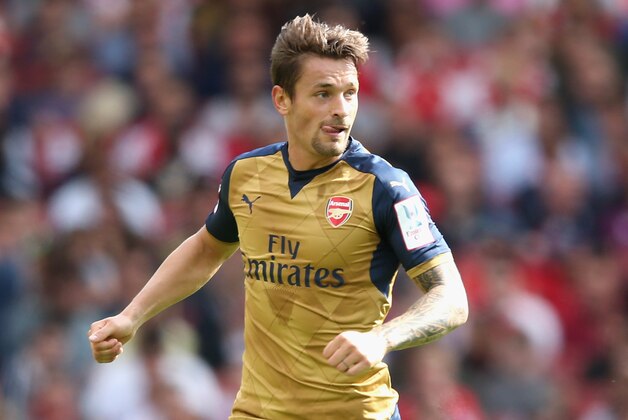 LONDON, ENGLAND - JULY 25:  Mathieu Debuchy of Arsenal runs with the ball during the Emirates Cup match between Arsenal and Olympique Lyonnais at the Emirates Stadium on July 25, 2015 in London, England.  (Photo by David Rogers/Getty Images)