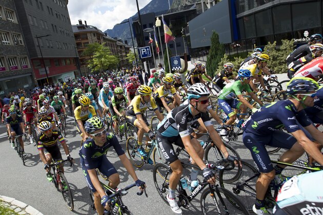 Cyclists compete at the start the 11th Stage of the 2015 Vuelta Espana cycling tour, a 138km route between Andorra la Vella and Cortals d´Encamp on September 2, 2015.    AFP PHOTO / JAIME REINA        (Photo credit should read JAIME REINA/AFP/Getty Images)