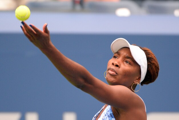 Sep 4, 2015; New York, NY, USA; 
Venus Williams of the USA hits to Belinda Bencic of Switzerland on day five of the 2015 U.S. Open tennis tournament at USTA Billie Jean King National Tennis Center. Mandatory Credit: Robert Deutsch-USA TODAY Sports