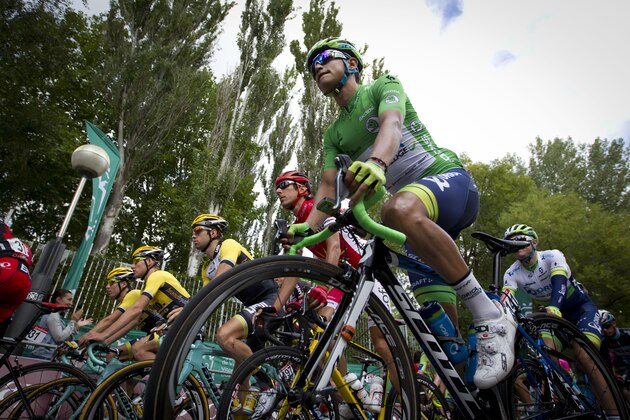 Orica GreenEdge's Colombian cyclist Esteban Chaves Rubio rides during  the 14th Stage of the 2015 Vuelta Espana cycling tour, a 215km route between Vitoria-Gasteiz and Alto Campoo. Fuente del Chivo on September 5, 2015.   AFP PHOTO/ JAIME REINA        (Photo credit should read JAIME REINA/AFP/Getty Images)