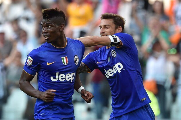 TURIN, ITALY - MAY 09:  Paul Pogba (L) of Juventus FC celebrates the opening goal with team mate Claudio Marchisio during the Serie A match between Juventus FC and Cagliari Calcio at Juventus Arena on May 09, 2015 in Turin, Italy.  (Photo by Valerio Pennicino/Getty Images)
