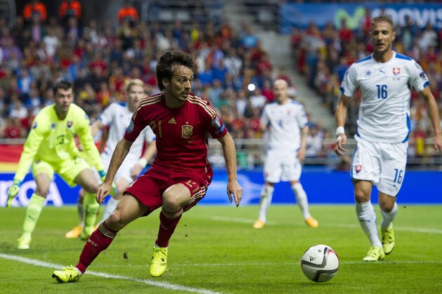 OVIEDO, SPAIN - SEPTEMBER 05:  David Silva controls the ball during the Spain v Slovakia EURO 2016 Qualifier at Carlos Tartiere on Sep 5, 2015 in Oviedo, Spain.Ê  (Photo by Juan Manuel Serrano Arce/Getty Images)