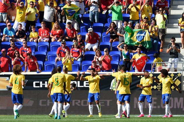 Brazil's Hulk (21) is congratulated by teammates after scoring a goal during the friendly match between Brazil and Costa Rica on September 5, 2015 at Red Bulls Arena in Harrison, New Jersey. AFP PHOTO/DON EMMERT        (Photo credit should read DON EMMERT/AFP/Getty Images)