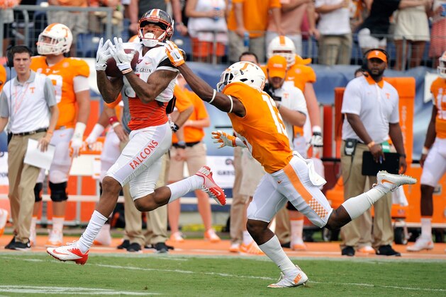 NASHVILLE, TN - SEPTEMBER 05:  Malik Foreman #13 of the University of Tennessee Volunteers dives to try to break up a reception by Roger Lewis #1 of the Bowling Green Falcons during the first half at Nissan Stadium on September 5, 2015 in Nashville, Tennessee.  (Photo by Frederick Breedon/Getty Images)