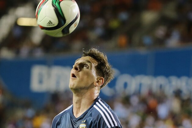 HOUSTON, TX - SEPTEMBER 04:  Lionel Messi #10 of Argentina waits for the ball on the field during their International friendly match against Bolivia at BBVA Compass Stadium on September 4, 2015 in Houston, Texas.  (Photo by Scott Halleran/Getty Images)