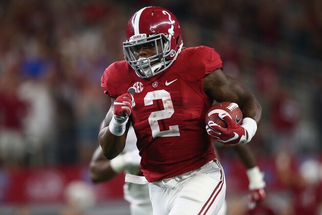 ARLINGTON, TX - SEPTEMBER 05:  Derrick Henry #2 of the Alabama Crimson Tide runs for a touchdown against the Wisconsin Badgers in the third quarter during the Advocare Classic at AT&T Stadium on September 5, 2015 in Arlington, Texas.  (Photo by Ronald Martinez/Getty Images)