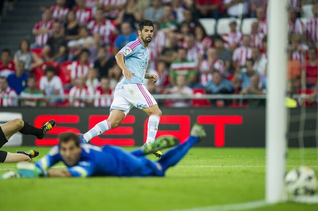 BILBAO, SPAIN - OCTOBER 18:  Manuel Agudo 'Nolito' of Celta de Vigo scores the opening goal past Gorka Iraizoz of Athletic Club during  during the La Liga match between Athletic Club and Celta de Vigo at San Mames Stadium on October 18, 2014 in Bilbao, Spain.  (Photo by Juan Manuel Serrano Arce/Getty Images)