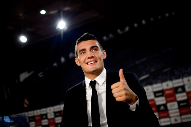 Real Madrid's new player Croatian Mateo Kovacic thumbs up during his official presentation at the Santiago Bernabeu stadium in Madrid on August 19, 2015.  AFP PHOTO / DANI POZO        (Photo credit should read DANI POZO/AFP/Getty Images)