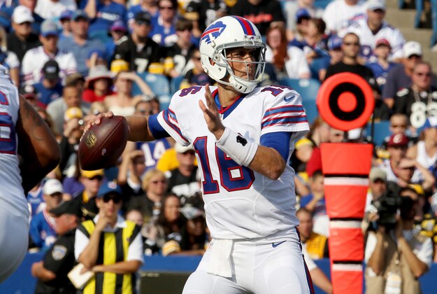 Aug 29, 2015; Orchard Park, NY, USA; Buffalo Bills quarterback Matt Cassel (16) looks to make a pass during the first half against the Pittsburgh Steelers at Ralph Wilson Stadium. Mandatory Credit: Timothy T. Ludwig-USA TODAY Sports