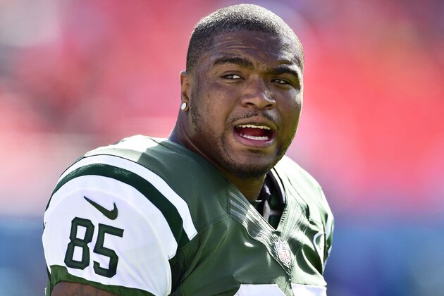 MIAMI GARDENS, FL - DECEMBER 28:  Tight end Jeff Cumberland #85 of the New York Jets looks on during a game against the Miami Dolphins at Sun Life Stadium on December 28, 2014 in Miami Gardens, Florida.  (Photo by Ronald C. Modra/Sports Imagery/ Getty Images)