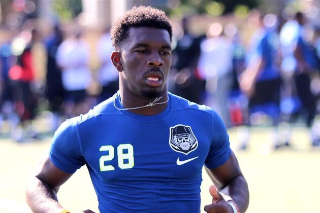5-Star RB and Clemson pledge Tavien Feaster put up more than 300 yards of total offense and scored five touchdowns in leading Spartanburg (SC) High School to a huge win on Friday night. 5-Star RB and Clemson pledge Tavien Feaster put up more than 300 yards of total offense and scored five touchdowns in leading Spartanburg (SC) High School to a huge win on Friday night.