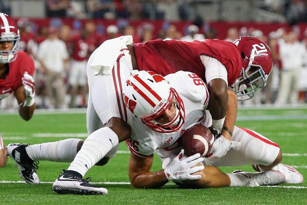 ARLINGTON, TX - SEPTEMBER 05:  Alex Erickson #86 of the Wisconsin Badgers scores a touchdown against Maurice Smith #21 of the Alabama Crimson Tide during the Advocare Classic at AT&T Stadium on September 5, 2015 in Arlington, Texas.  (Photo by Ronald Martinez/Getty Images)