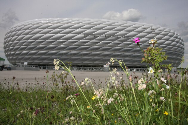 Munich, GERMANY:  Exterior view shows Munich's Allianz-Arena stadium, 08 June 2006, one day ahead of the opening match of the 2006 World Cup, opposing Germany to Costa Rica in a Group A match in Munich.  AFP PHOTO / VALERY HACHE  (Photo credit should read VALERY HACHE/AFP/Getty Images)