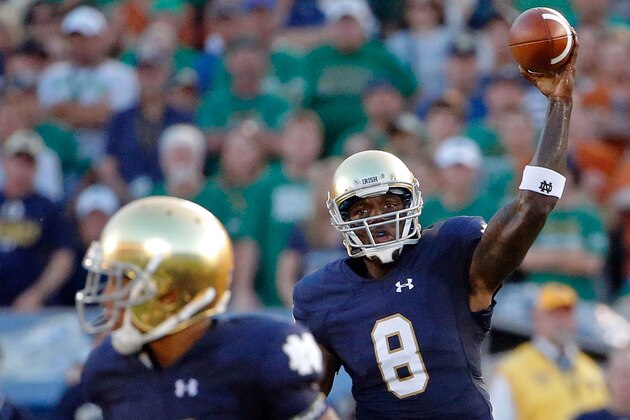 SOUTH BEND, IN - SEPTEMBER 05: Malik Zaire (8) of the Notre Dame Fighting Irish passes to Max Redfield (10) against the Texas Longhorns during the first quarter at Notre Dame Stadium on September 5, 2015 in South Bend, Indiana.  (Photo by Jon Durr/Getty Images)