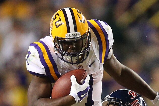 BATON ROUGE, LA - OCTOBER 25:  Leonard Fournette #7 of the LSU Tigers runs the ball against the Mississippi Rebels at Tiger Stadium on October 25, 2014 in Baton Rouge, Louisiana.  (Photo by Chris Graythen/Getty Images)