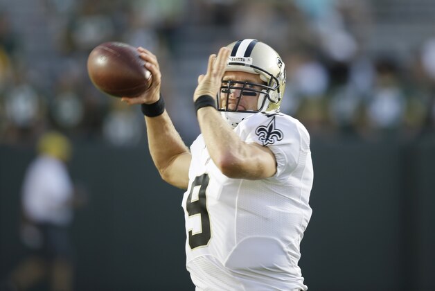 New Orleans Saints quarterback Drew Brees warms up before a preseason NFL football game against the Green Bay Packers Thursday, Sept. 3, 2015, in Green Bay, Wis. (AP Photo/Jeffrey Phelps)