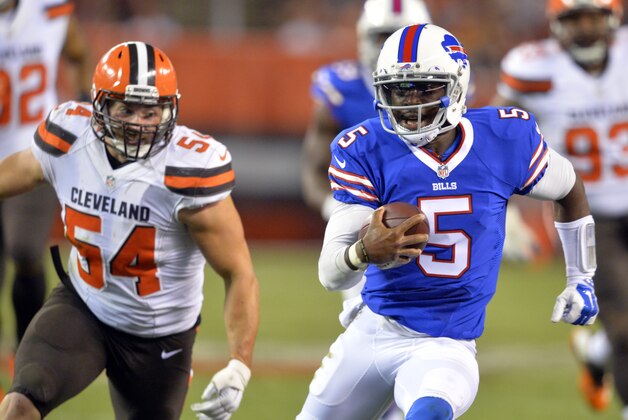 Buffalo Bills quarterback Tyrod Taylor (5) runs for a first down in the second quarter of an NFL preseason football game against the Cleveland Browns, Thursday, Aug. 20, 2015, in Cleveland. (AP Photo/David Richard)