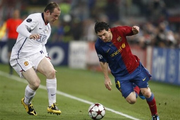 Manchester United's Wayne Rooney, left, and Barcelona's Lionel Messi during the UEFA Champions League final soccer match between Manchester United and Barcelona in Rome, Wednesday May 27, 2009. (AP Photo/Luca Bruno)