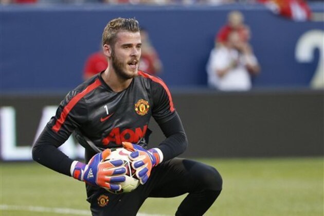 Manchester United goalkeeper David De Gea warms up before an International Champions Cup soccer match against Paris Saint-Germain on Wednesday, July 29, 2015, in Chicago. (AP Photo/Kamil Krzaczynski)