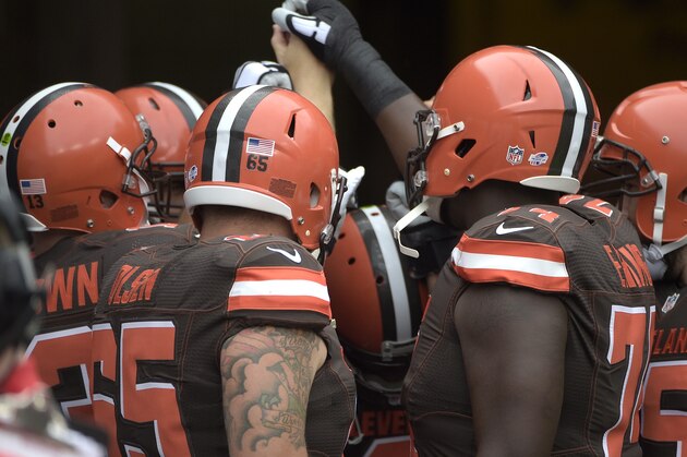 Cleveland Browns quarterback Josh McCown (13), guard Eric Olsen (65) and offensive tackle Cameron Erving (74) huddle with teammates in the tunnel before a preseason NFL football game against the Tampa Bay Buccaneers in Tampa, Fla., Saturday, Aug. 29, 2015. (AP Photo/Phelan M. Ebenhack)