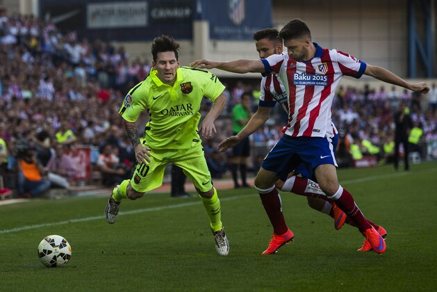 Barcelona's Lionel Messi, left, in action with Atletico's Siqueira, right, Spanish La Liga soccer match between Atletico Madrid and FC Barcelona at the Vicente Calderon stadium in Madrid, Spain, Sunday, May 17, 2015. (AP Photo/Andres Kudacki)