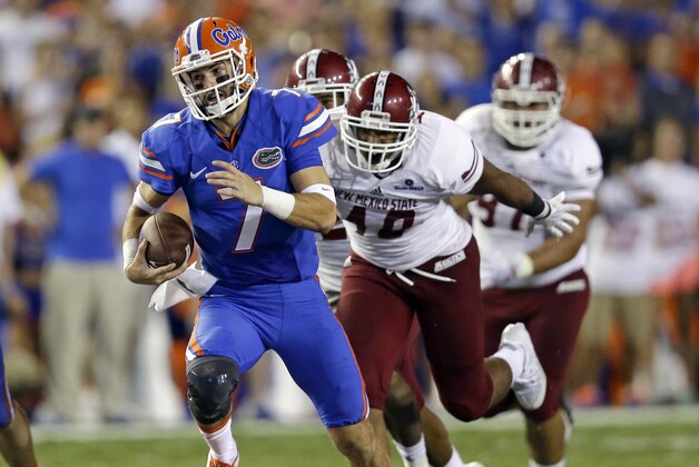 Florida quarterback Will Grier (7) runs past the New Mexico State defense including linebacker Robert Wagner, center, for a 44-yard run during the first half of an NCAA college football game, Saturday, Sept. 5, 2015, in Gainesville, Fla. (AP Photo/John Raoux)
