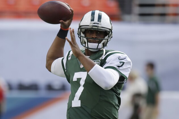 New York Jets quarterback Geno Smith (7) warms up before an NFL football game against the Miami Dolphins, Sunday, Dec. 28, 2014, in Miami Gardens, Fla. (AP Photo/Lynne Sladky)