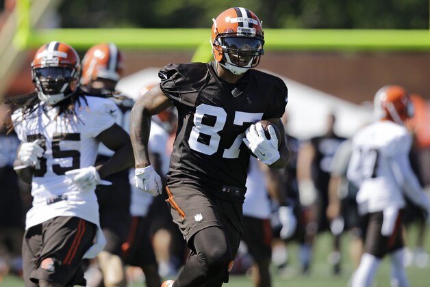Cleveland Browns wide receiver Terrelle Pryor (87) runs the ball during practice at the NFL football team's training camp Thursday, July 30, 2015, in Berea, Ohio. (AP Photo/Tony Dejak)