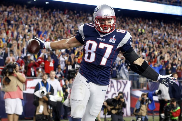 New England Patriots tight end Rob Gronkowski celebrates his first touchdown against the Pittsburgh Steelers in the first half of an NFL football game, Thursday, Sept. 10, 2015, in Foxborough, Mass. (AP Photo/Winslow Townson)