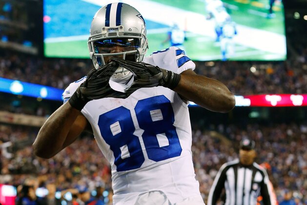 EAST RUTHERFORD, NJ - NOVEMBER 23:  (NEW YORK DAILIES OUT)    Dez Bryant #88 of the Dallas Cowboys celebrates his third quarter touchdown against the New York Giants on November 23, 2014 at MetLife Stadium in East Rutherford, New Jersey. The Cowboys defeated the Giants 31-28.  (Photo by Jim McIsaac/Getty Images)