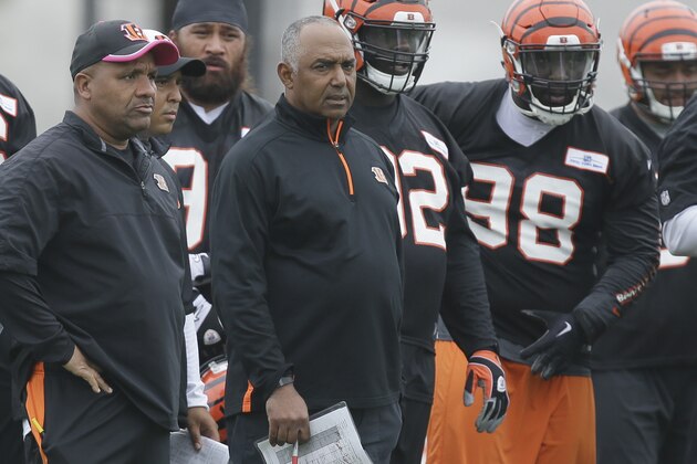 Cincinnati Bengals head coach Marvin Lewis, middle, stands alongside offensive coordinator Hue Jackson, left, during organized team activities at the team's NFL football training facility, Tuesday, June 2, 2015, in Cincinnati. (AP Photo/John Minchillo) Cincinnati Bengals head coach Marvin Lewis, middle, stands alongside offensive coordinator Hue Jackson, left, during organized team activities at the team's NFL football training facility, Tuesday, June 2, 2015, in Cincinnati. (AP Photo/John Minchillo)