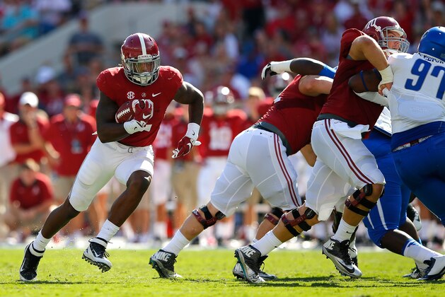 TUSCALOOSA, AL - SEPTEMBER 12:  Derrick Henry #2 of the Alabama Crimson Tide rushes against the Middle Tennessee Blue Raiders at Bryant-Denny Stadium on September 12, 2015 in Tuscaloosa, Alabama.  (Photo by Kevin C. Cox/Getty Images)