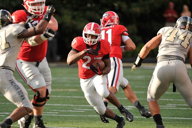 NASHVILLE, TN - SEPTEMBER 12:  Tailback Nick Chubb #27 of the Georgia Bulldogs rushes against the Vanderbilt Commodores during the second half at Vanderbilt Stadium on September 12, 2015 in Nashville, Tennessee.  (Photo by Frederick Breedon/Getty Images)