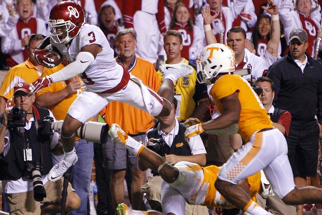 Oklahoma wide receiver Sterling Shepard (3) leaps over a Tennessee defender en route to a touchdown during double overtime of an NCAA college football game Saturday, Sept. 12, 2015 in Knoxville, Tenn. Oklahoma won 31-24. (AP Photo/Wade Payne)