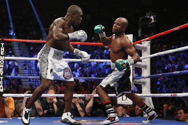 Floyd Mayweather Jr., right, fights Andre Berto during their welterweight title boxing bout Saturday, Sept. 12, 2015, in Las Vegas. (AP Photo/John Locher)