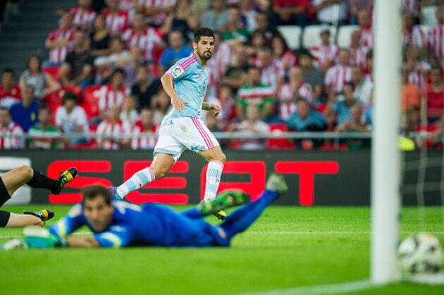 BILBAO, SPAIN - OCTOBER 18:  Manuel Agudo 'Nolito' of Celta de Vigo scores the opening goal past Gorka Iraizoz of Athletic Club during  during the La Liga match between Athletic Club and Celta de Vigo at San Mames Stadium on October 18, 2014 in Bilbao, Spain.  (Photo by Juan Manuel Serrano Arce/Getty Images)