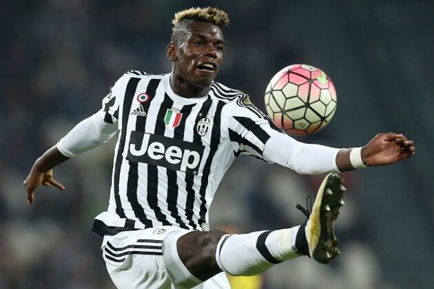 Juventus' French midfielder Paul Pogba controls the ball during the Italian Serie A  football match between Juventus and Chievo on September 12, 2015 at the Juventus Stadium in Turin.  AFP PHOTO / MARCO BERTORELLO        (Photo credit should read MARCO BERTORELLO/AFP/Getty Images)