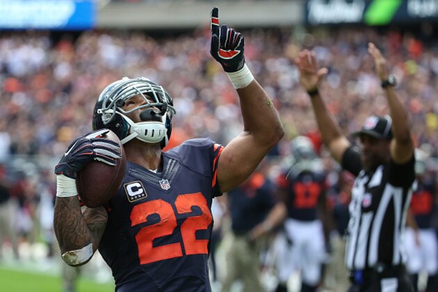 CHICAGO, IL - SEPTEMBER 13:  Matt Forte #22 of the Chicago Bears celebrates after scoring a touchdown in the second quarter against the Green Bay Packers at Soldier Field on September 13, 2015 in Chicago, Illinois.  (Photo by Jonathan Daniel/Getty Images)